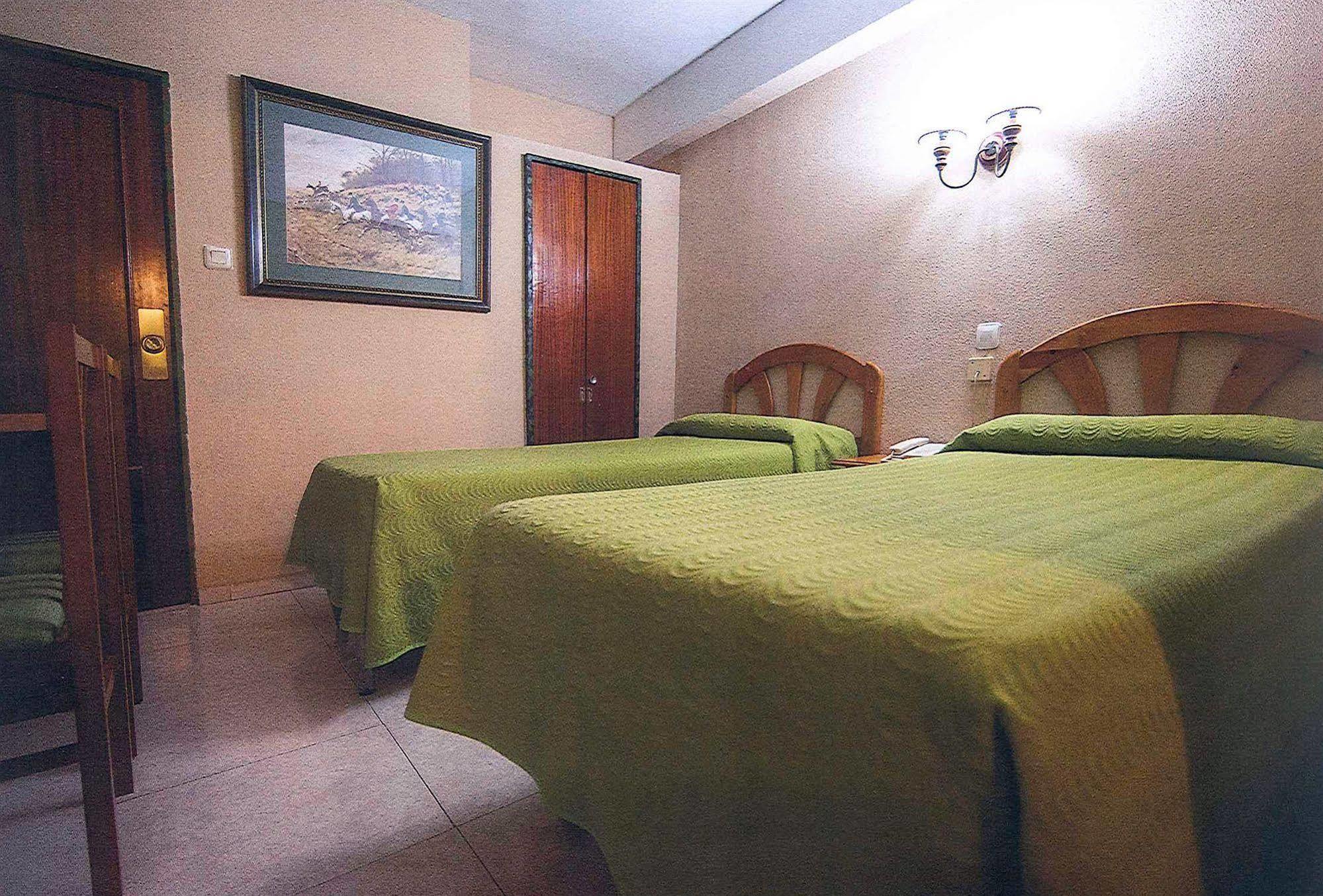 Hostal La Rosa Caces Eksteriør billede