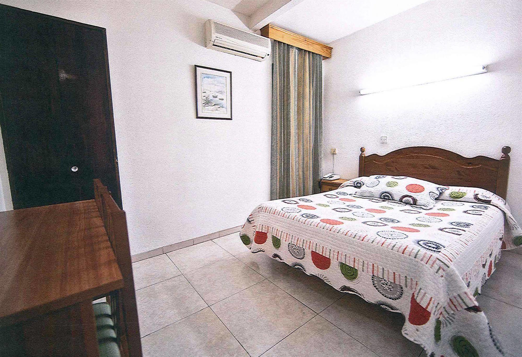 Hostal La Rosa Caces Eksteriør billede