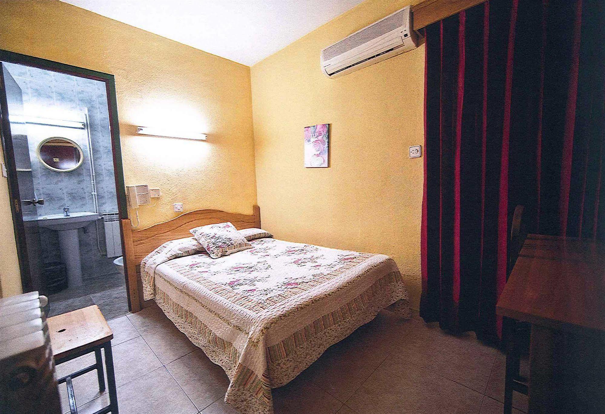 Hostal La Rosa Caces Eksteriør billede